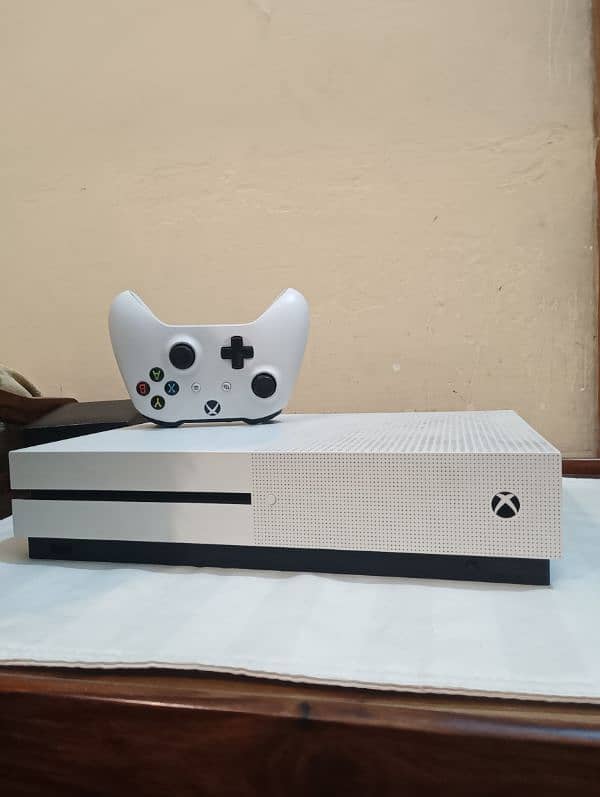 Xbox one s.                                      series/x 2