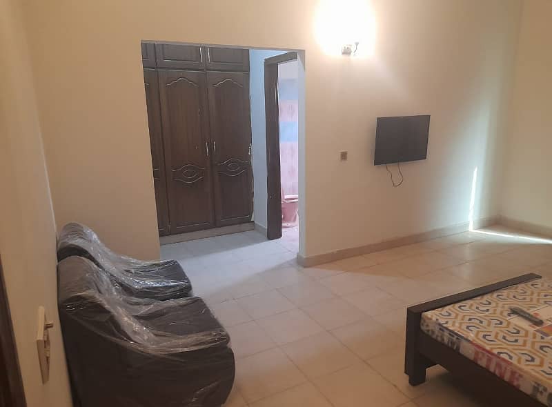 FULLY FURNISHED 01 BEDROOM WITH ATTACHED BATH AVAILABLE FOR RENT FOR MALE BACHLORS ONLY 2