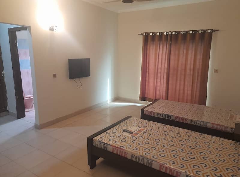 FULLY FURNISHED 01 BEDROOM WITH ATTACHED BATH AVAILABLE FOR RENT FOR MALE BACHLORS ONLY 3