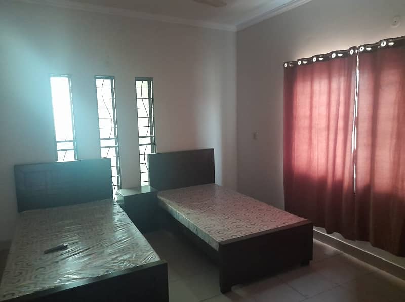 FULLY FURNISHED 01 BEDROOM WITH ATTACHED BATH AVAILABLE FOR RENT FOR MALE BACHLORS ONLY 5