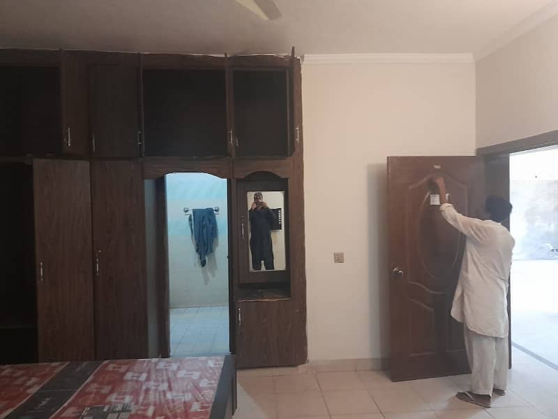 FULLY FURNISHED 01 BEDROOM WITH ATTACHED BATH AVAILABLE FOR RENT FOR MALE BACHLORS ONLY 6