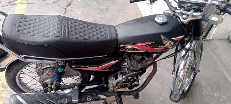 Honda cd 125 Red Colour 4