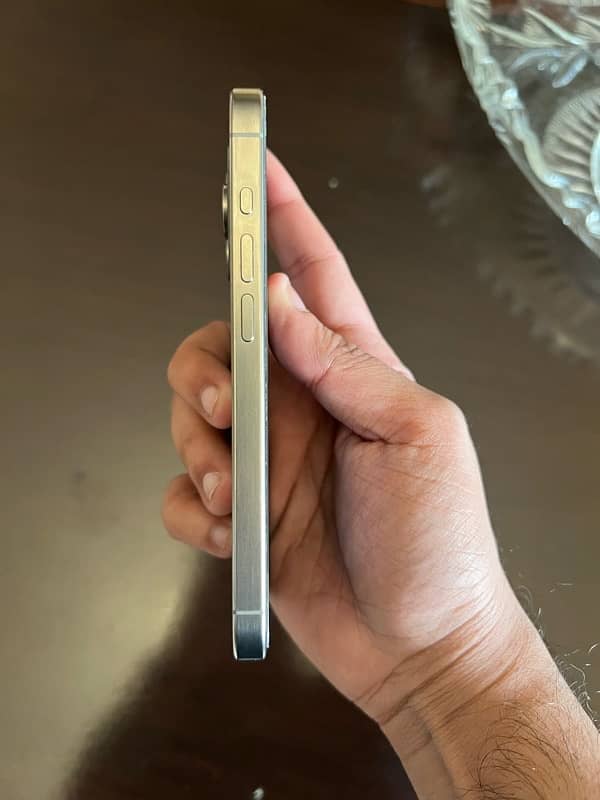 iphone 15 pro 256gb Natural Titanium 1