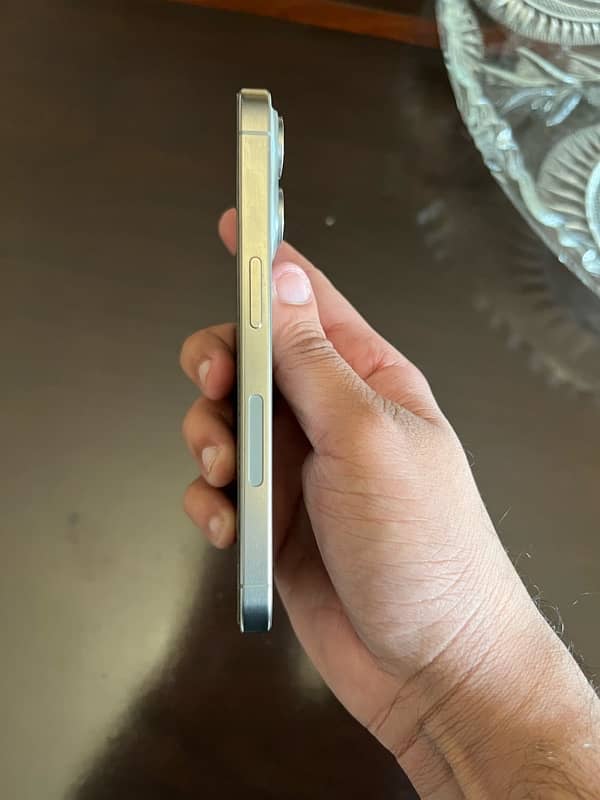 iphone 15 pro 256gb Natural Titanium 3