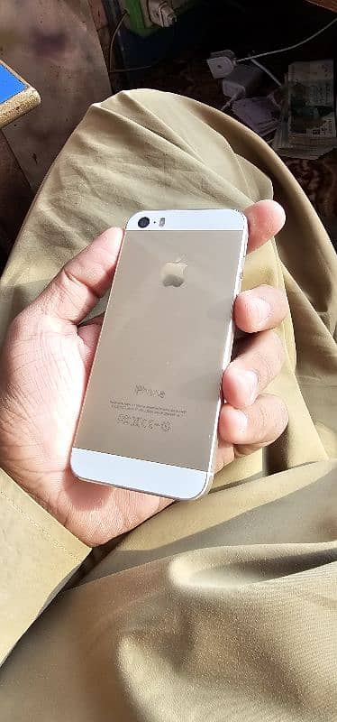 Iphone 5s PTA APPROVED  16GB With Special Edition GOLDEN COLOUR 3