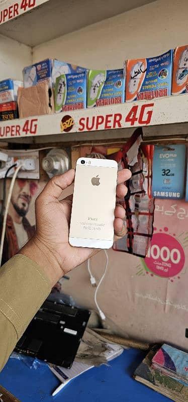 Iphone 5s PTA APPROVED  16GB With Special Edition GOLDEN COLOUR 7