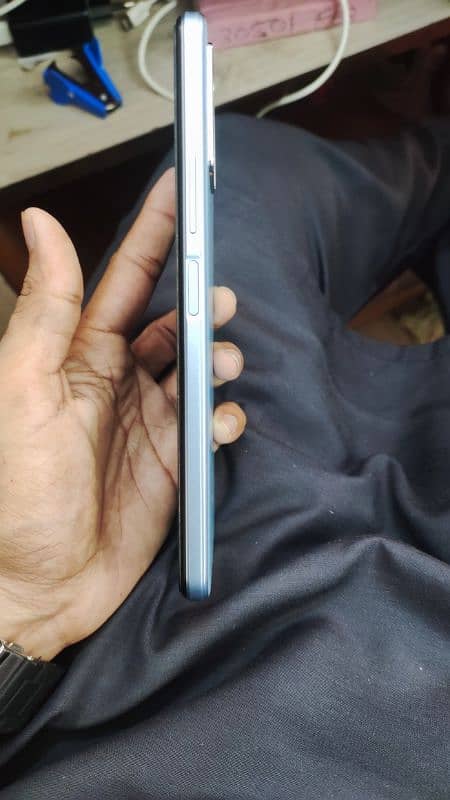 vivo y33s official pta approved with box or charger 2