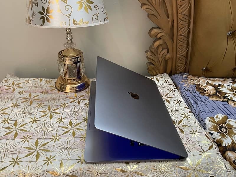 MacBook Pro 2019, 16-inch ,Core i7, 16GB RAM, 512GB 3