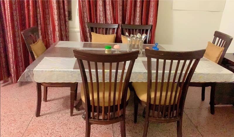 dinning table with 6 chairs 1