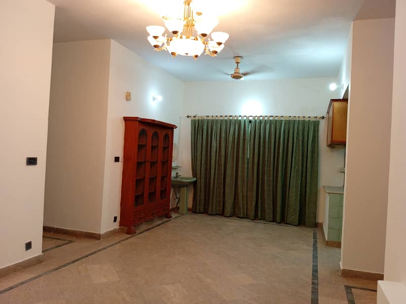 BEAUTIFUL LOWER PORTION AVAILABLE FOR RENT IN JOHAR TOWN 0