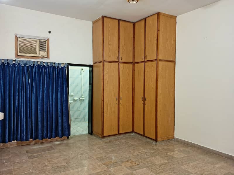 BEAUTIFUL LOWER PORTION AVAILABLE FOR RENT IN JOHAR TOWN 6