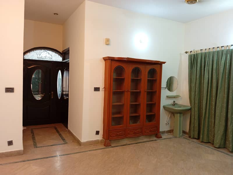 BEAUTIFUL LOWER PORTION AVAILABLE FOR RENT IN JOHAR TOWN 9