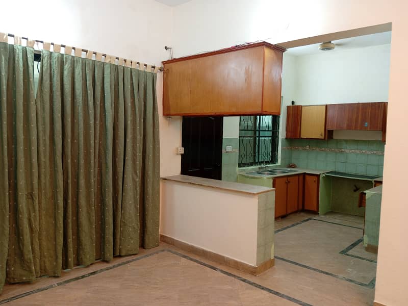 BEAUTIFUL LOWER PORTION AVAILABLE FOR RENT IN JOHAR TOWN 10