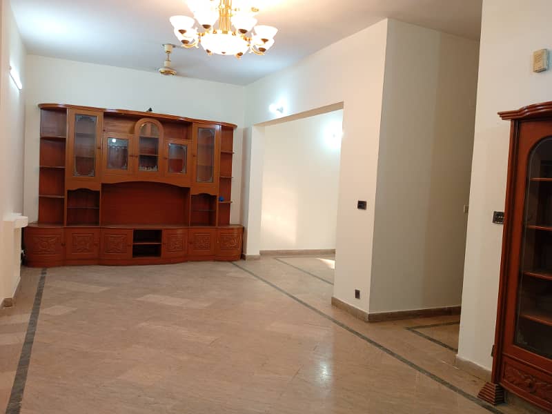 BEAUTIFUL LOWER PORTION AVAILABLE FOR RENT IN JOHAR TOWN 11