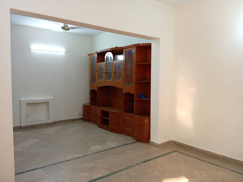 BEAUTIFUL LOWER PORTION AVAILABLE FOR RENT IN JOHAR TOWN 16