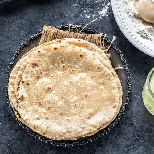 Homemade Laal aatay ki roti 0