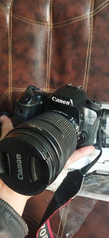 DSLR Canon 70D with 18-135 STM kit Lens 3