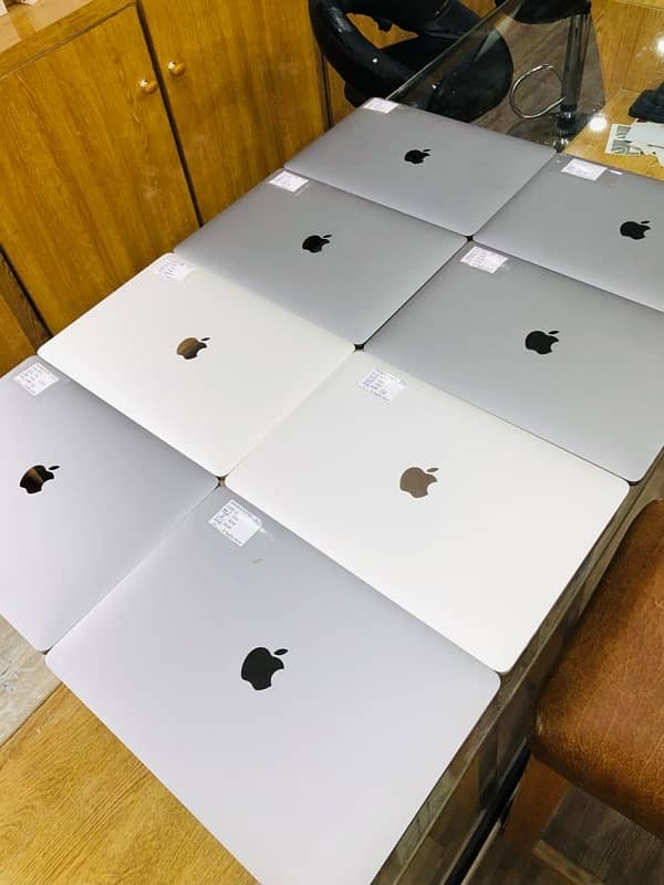 MacBook Pro (M1)(2020)-(13.3 Inch) 1