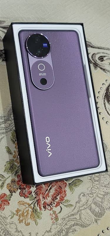 Brand New Vivo V40 Only 1.5 month use Pric fixed 0