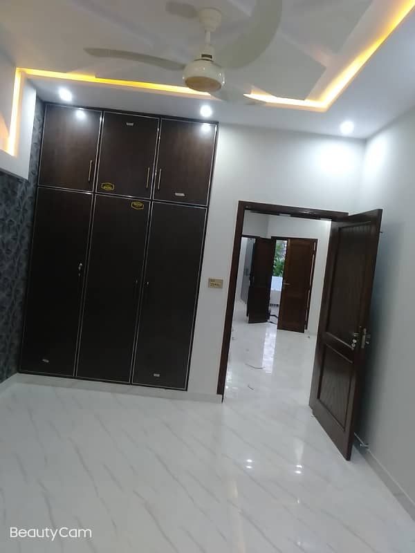 Vip beautiful 6 marla lower portion is available for rent in sabzazar lhr 11