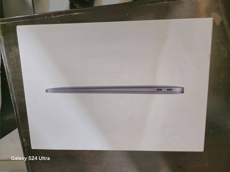 Macbook air M1 8/256 less count only 86 with box and all geniunes. 0