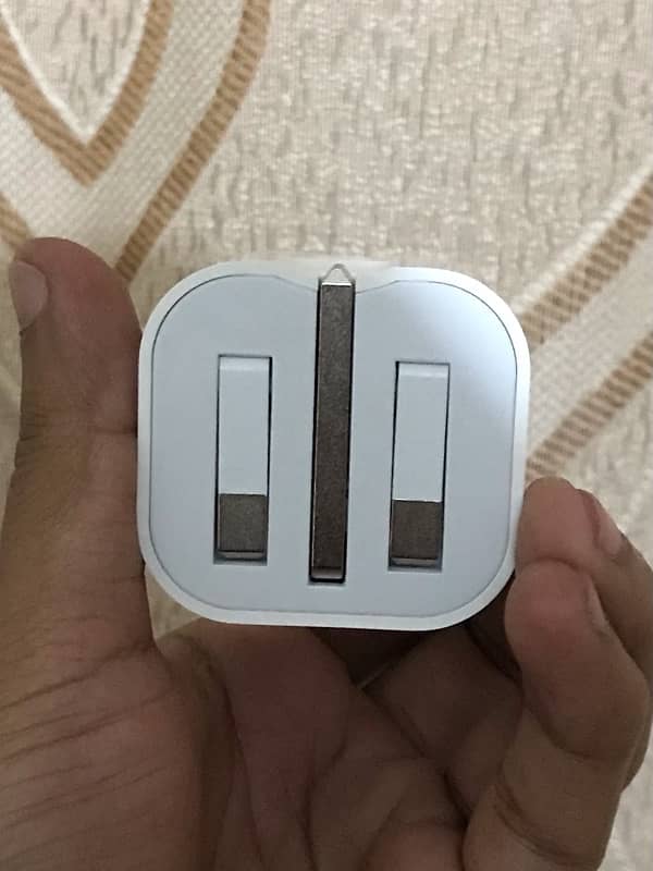 iPhone adapter 0