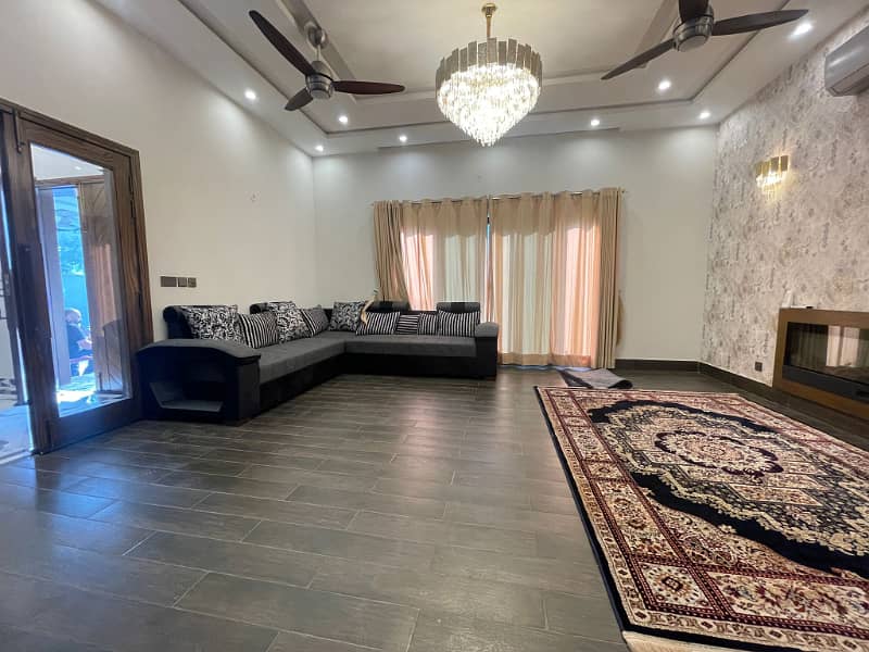 12 Marla Corner near Eiffel tower top notched Fully Furnished house available for 1 month, 2 month, 3 month or 6 months rent at a Very Prime Location of in Bahria Town Lahore 4