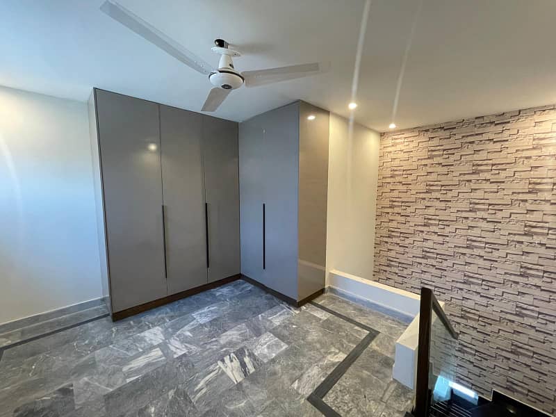 12 Marla Corner near Eiffel tower top notched Fully Furnished house available for 1 month, 2 month, 3 month or 6 months rent at a Very Prime Location of in Bahria Town Lahore 9