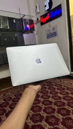 Macbook Air 2019 13inch 8/256  10by10 Laptop Tayyab Laptop Warehouse