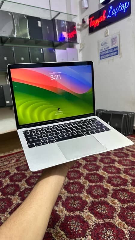 Macbook Air 2019 13inch 8/256  10by10 Laptop Tayyab Laptop Warehouse 1