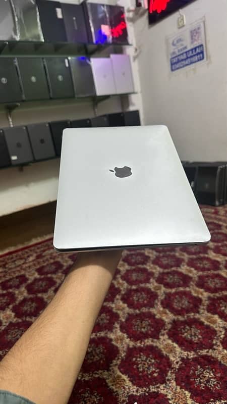 Macbook Air 2019 13inch 8/256  10by10 Laptop Tayyab Laptop Warehouse 4