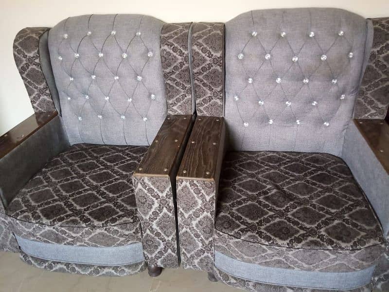 5 Seater Sofa. Used Like New 2