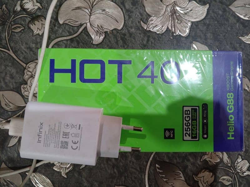 infinix hot 40 10/10 10month warranty full box 8/256 6