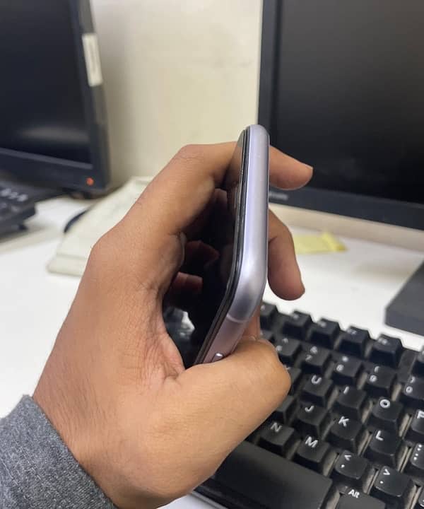 iPhone 11 . Non pta 3