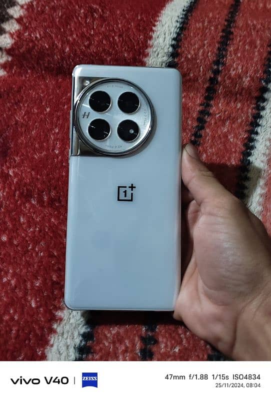 one plus 12 white 0