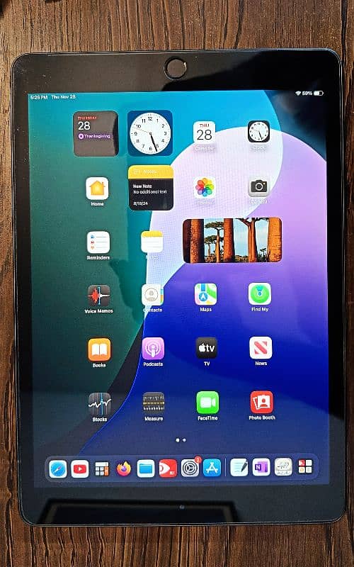 Apple Ipad 7th Generation 32 Gb with pencil and Case & Box 2