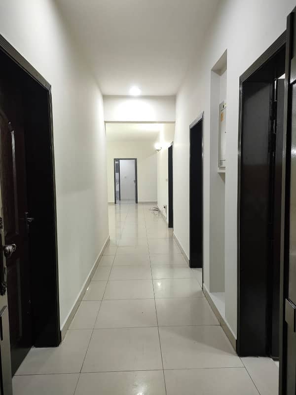 Open View 12 Marla 4 Bed Flat On 4th Floor Available For Rent In Askari 11 Lahore 2