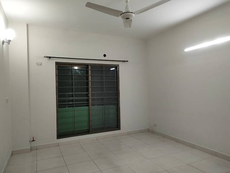 Open View 12 Marla 4 Bed Flat On 4th Floor Available For Rent In Askari 11 Lahore 6