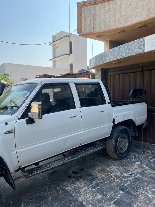 Toyota Hilux double cabin 1984 2