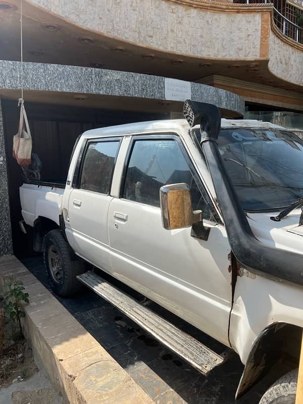 Toyota Hilux double cabin 1984 3