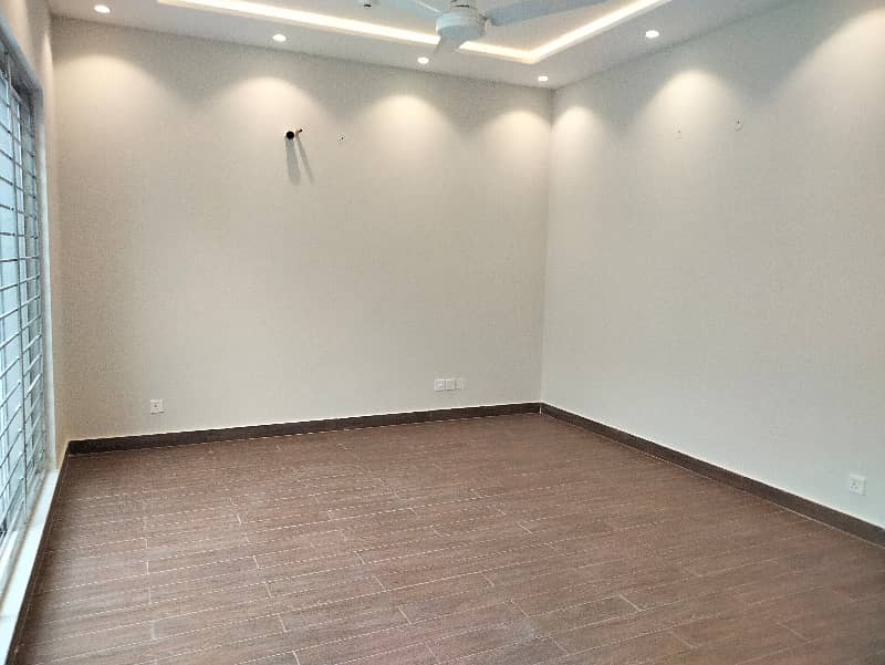 1 Kanal Upper Portion For Rent In DHA Phase 4,Block CC, Lahore. 4