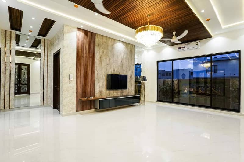 01 Kanal Ultra Modren Design Banglow With Full Furnished Full Basement For Sale ,Home Threter/Swimming Pool, Top Location Of DHA 7