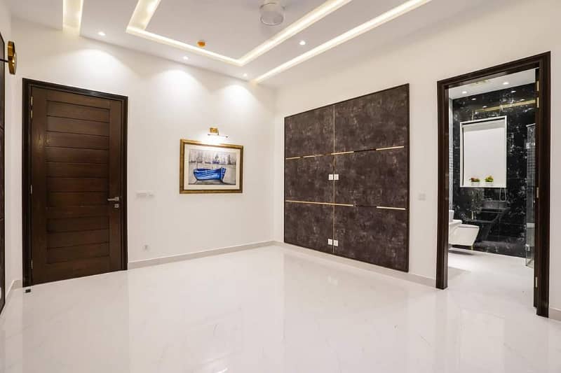 01 Kanal Ultra Modren Design Banglow With Full Furnished Full Basement For Sale ,Home Threter/Swimming Pool, Top Location Of DHA 13