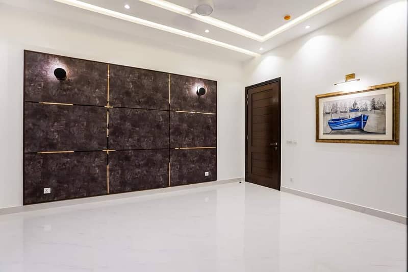 01 Kanal Ultra Modren Design Banglow With Full Furnished Full Basement For Sale ,Home Threter/Swimming Pool, Top Location Of DHA 26