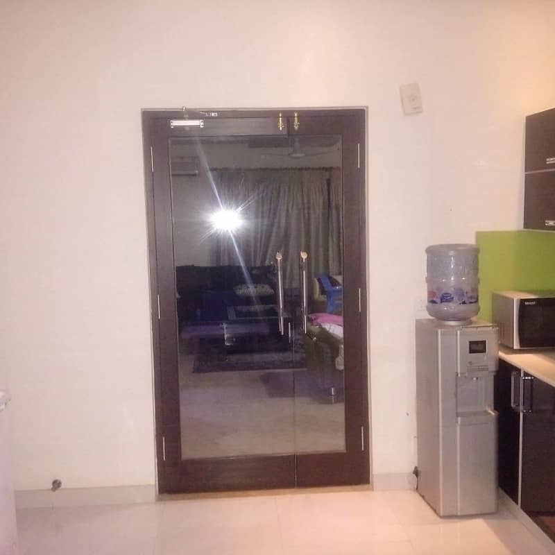 01 Kanal Slightly Used Well Maintained Like Brand New Modren Designe Bungalow For Sale In DHA Phase-4 Near To Park 21