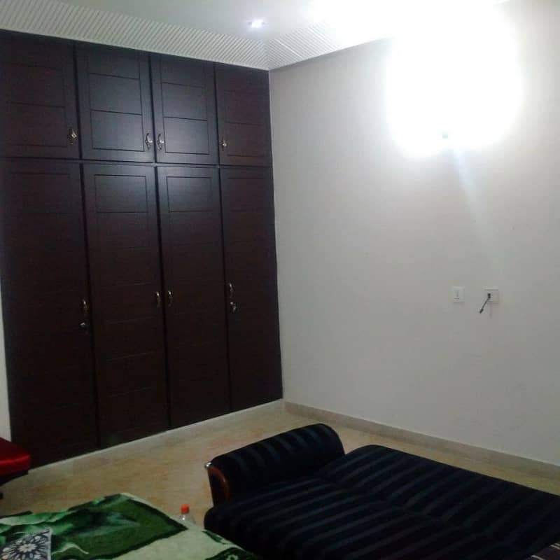 01 Kanal Slightly Used Well Maintained Like Brand New Modren Designe Bungalow For Sale In DHA Phase-4 Near To Park 22