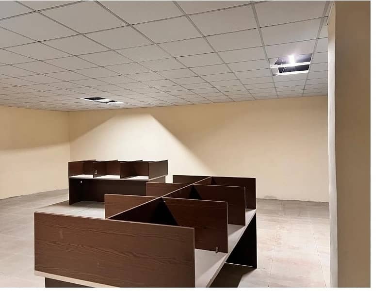 Investment Corridor And Builders Proudly Offer Area 1200 Square Feet Corporate Office Available For Rent in Main Boulevard Road Gulberg 3 Lahore 3