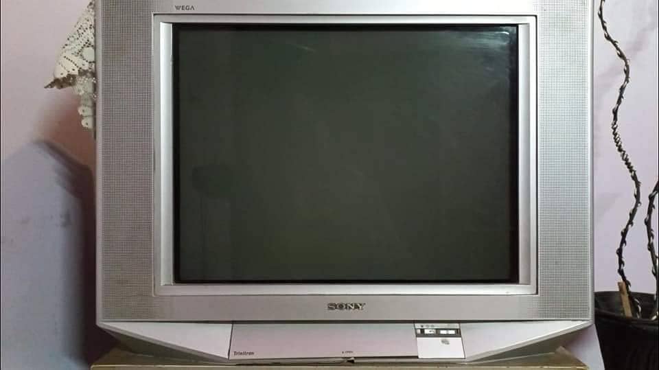 Sony TV with Trolley, good condition 1