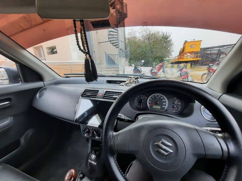 Suzuki Swift DLX 1.3 2018 3