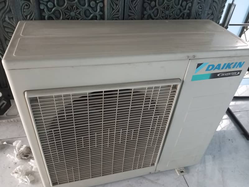 Daikin cassette AC 2 ton only 2 season used Good condition 5